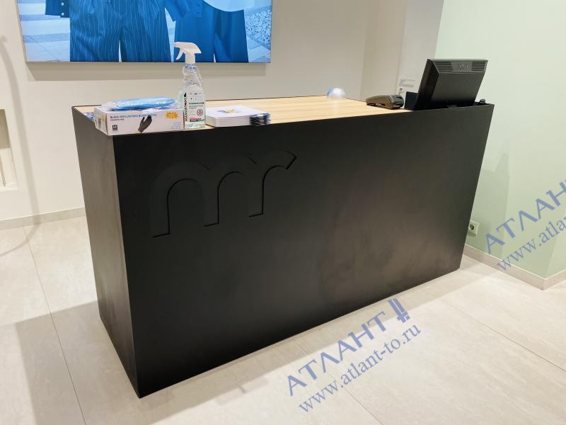 Кассовый стол в магазин одежды M.Reason в ТРЦ Щука